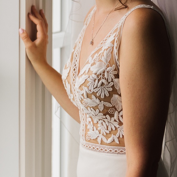 MIKAELLA Wedding Dress - Picture 6 of 9